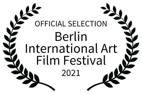 Logo des Berlin Flash Film Festival 2021 mit der Aufschrift „Official Selection“. Der Kurzfilm Hamburg Highnoon wurde als offizielle Auswahl dieses internationalen Filmfestivals ausgezeichnet.